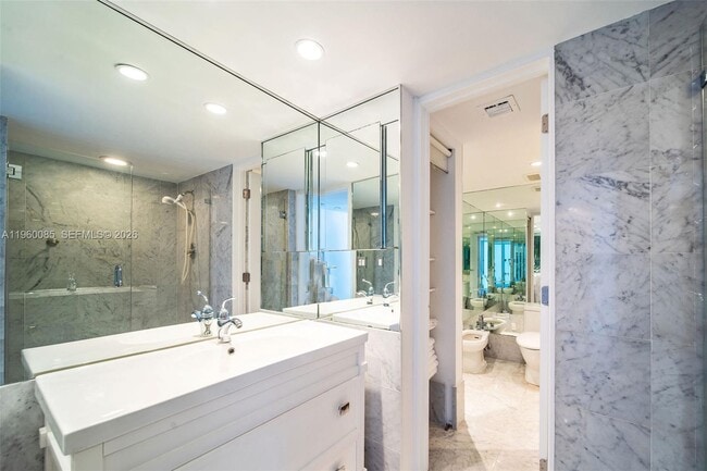 Building Photo - 5415 Collins Ave