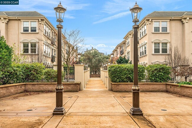Building Photo - 1212 Sonata Dr