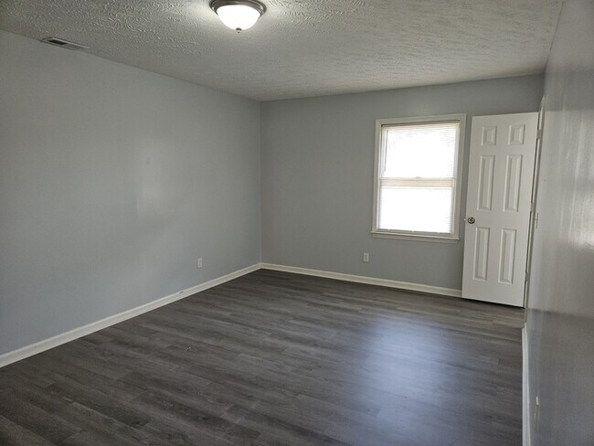 Building Photo - 1617 Hennessy Pl