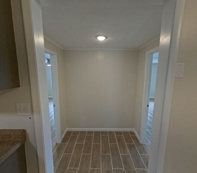 Building Photo - Spacious 5BR/2BA Rental with Bonus Living Space & Great Location