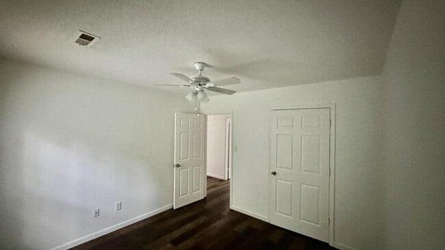 Building Photo - 125 Evvalane Dr