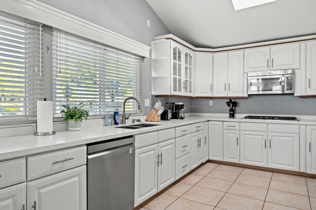 Building Photo - 11141 Limetree Dr