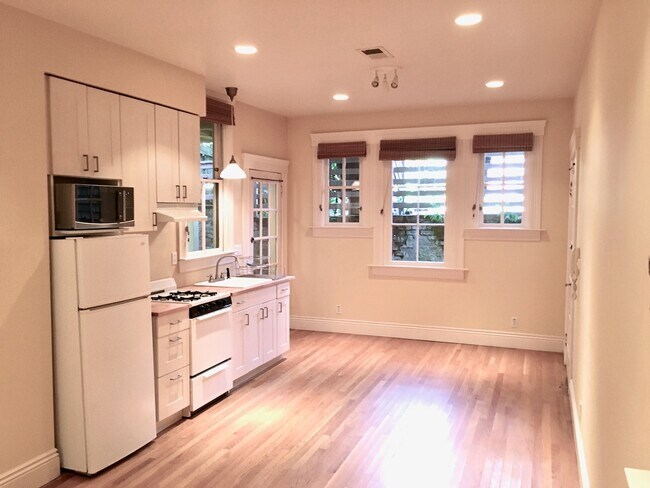 Kitchen / Dining area - 1528 Fulton Street