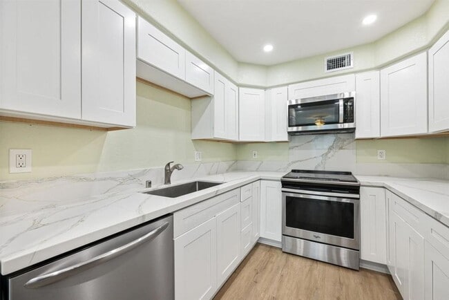 Building Photo - Remodeled 2BD Condo in the Heart of Old Poway