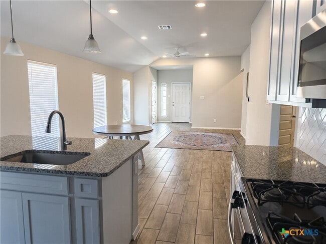 Building Photo - 139 Lyndon Dr