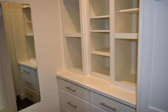 Building Photo - 5302 Fairwick Ct