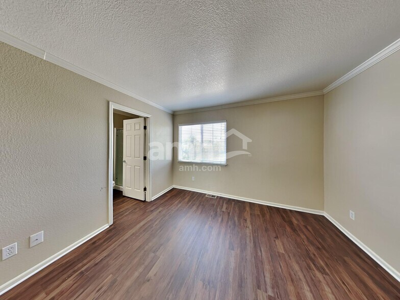 Building Photo - 18660 E 40th Pl