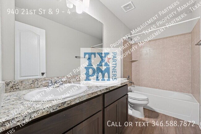 Building Photo - 940 21st St