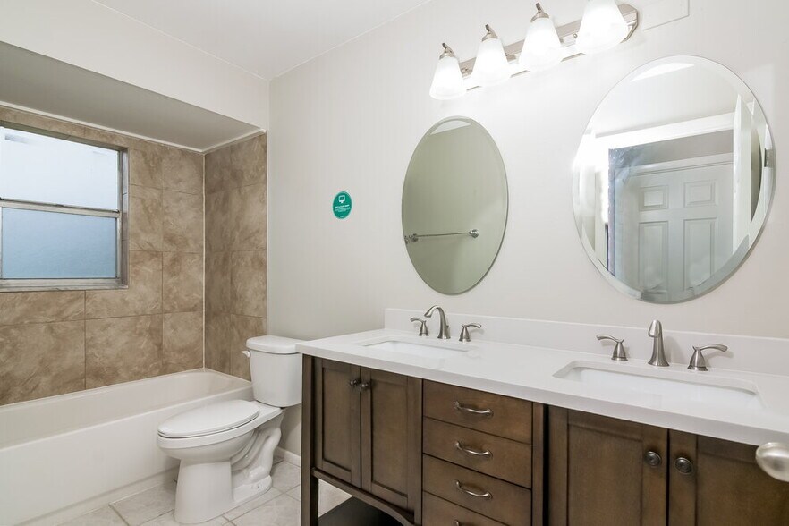 Building Photo - 545 5th St SE