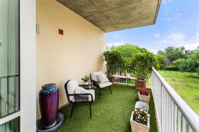 Building Photo - 1600 Barton Springs Rd