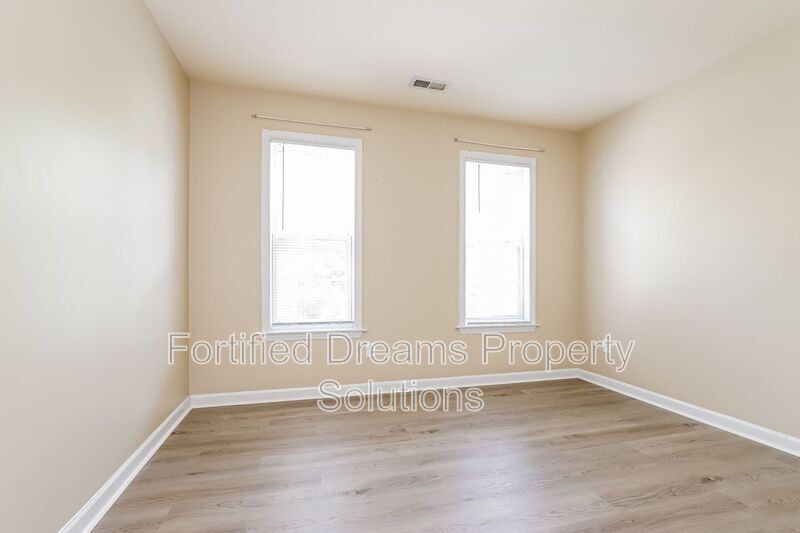 Building Photo - 8 Millpath Ln