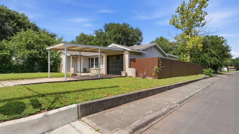 Building Photo - 2503 Irwin Dr