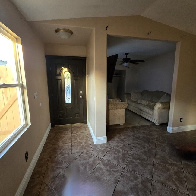 Building Photo - 2219 Camino Dr