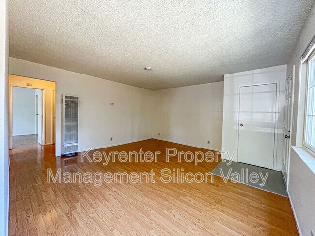 Building Photo - 5719 Via Monte Dr