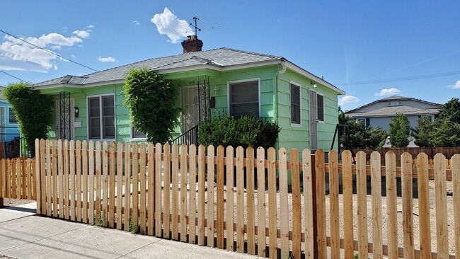 Building Photo - 849 Roberts St