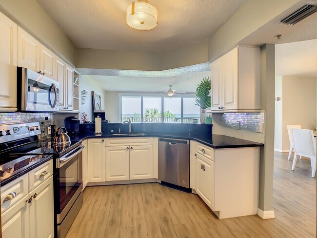 Building Photo - 1851 Jimmy Buffett Mem Hwy