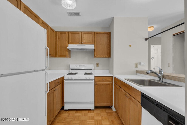 Building Photo - 25 Jockey Ln