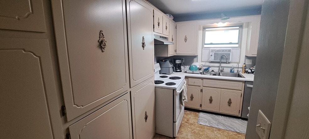 Kitchen from garage entrance - 2611 Clive St