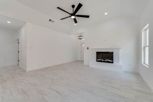 Building Photo - 3612 El Cajon Ave