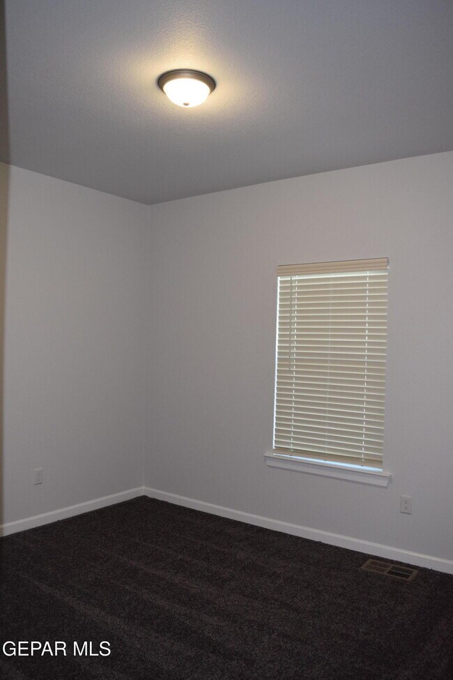 Building Photo - 1103 Nickel Hl Ave