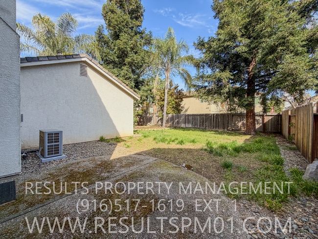 Building Photo - Lovely 4 Bedroom Home in Great Neighborhood