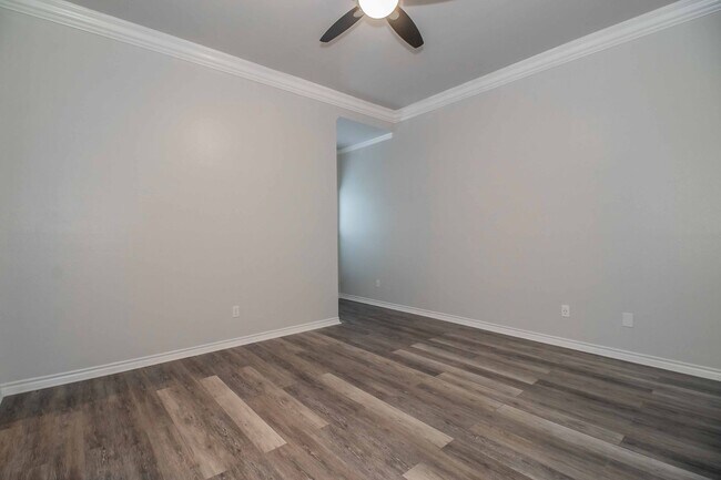 Building Photo - Recently Renovated 1-Bedroom Apartment in Prime Fort Worth Location