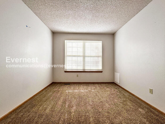 Building Photo - 7507 S Steele St