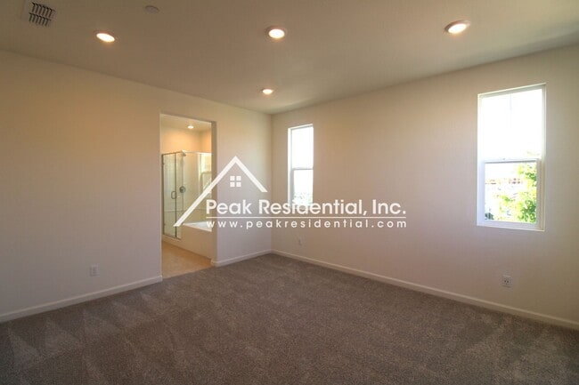 Building Photo - Newer 4bd/3ba Folsom Home with 2 Car Garage
