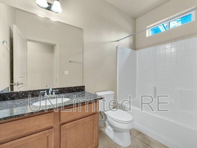 Building Photo - 2539 W Josselyn Dr