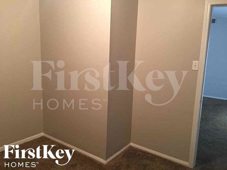 Building Photo - 5749 Jardin Pl