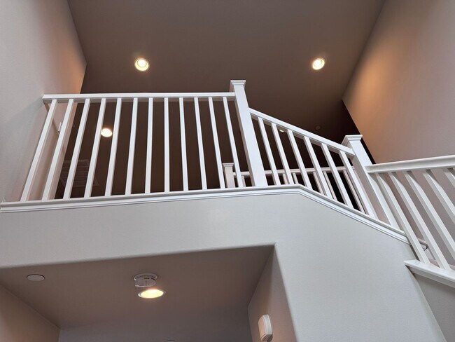 Building Photo - Large Newer Home - 4 Bedroom / 3 1/2 Bath