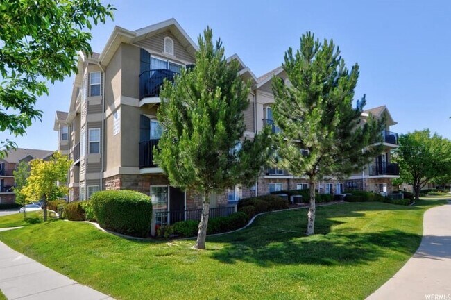 Building Photo - 3181 Alsace Way