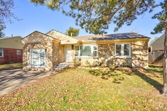 Building Photo - Adorable remodel at Lake Hefner