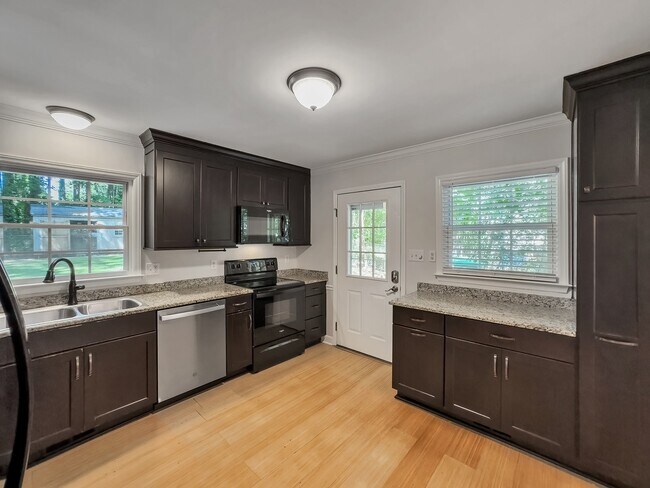 Building Photo - 312 Trappers Run Dr