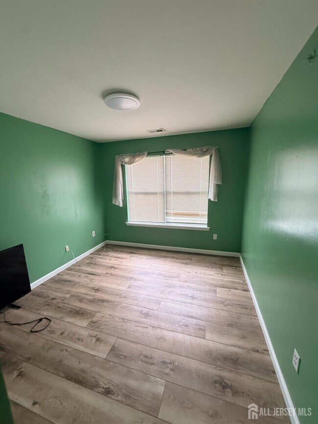 Building Photo - 343 Ventnor Ct