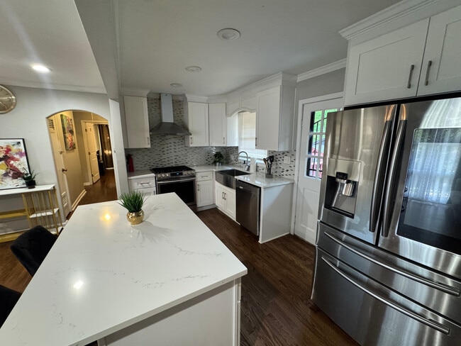 Building Photo - 756 Patricia Dr