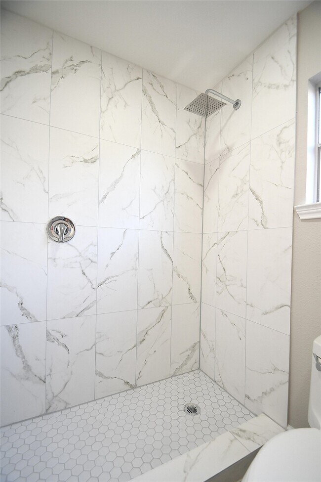 Building Photo - 8535 Tilgham St