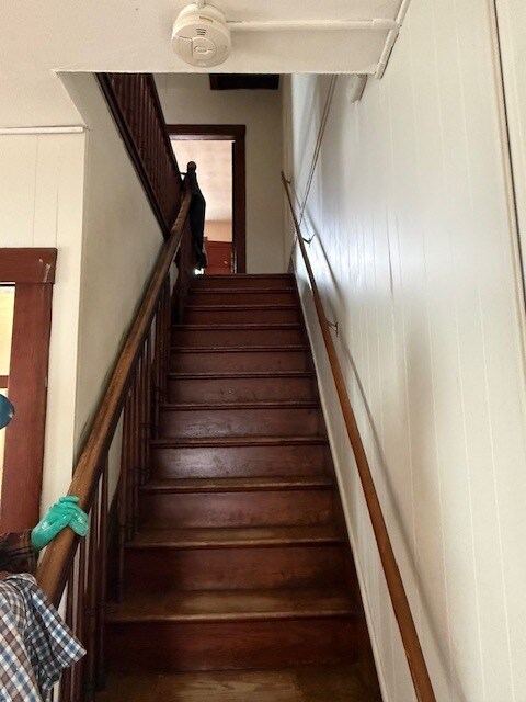 Stairway to 2nd Floor - 207 Peach St