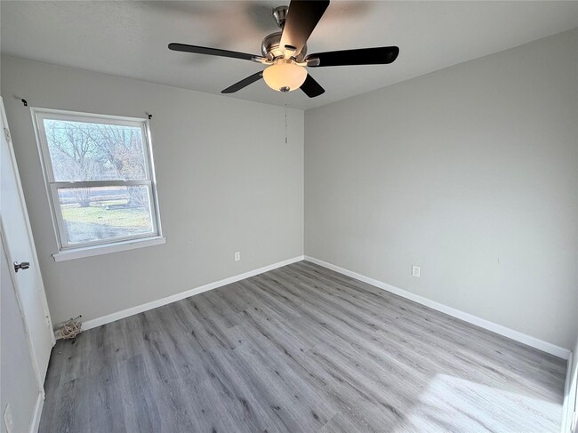 Building Photo - 214 S Texas St