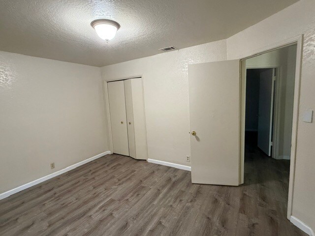 Building Photo - 260 Northwoods Ave