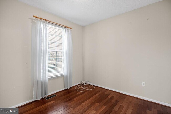 Building Photo - 2323 Springdale Ln