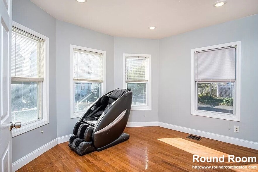 Building Photo - 28 Moreland St