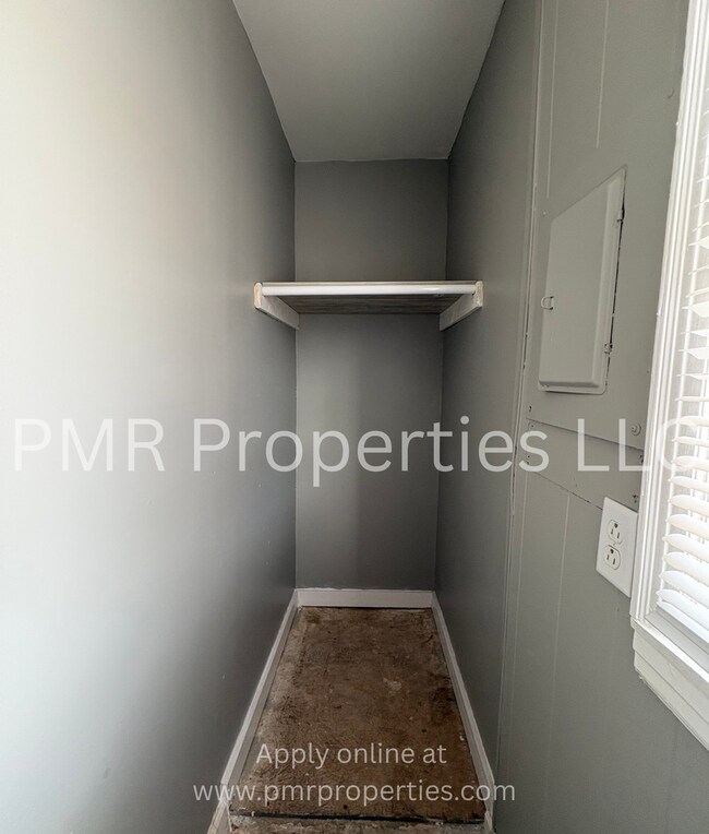 Building Photo - 2 Bethrooms / 1 Bathroom House