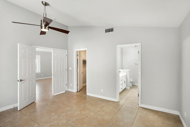 Building Photo - 3 Bed, 2 Bath Single Story West Vegas Beauty