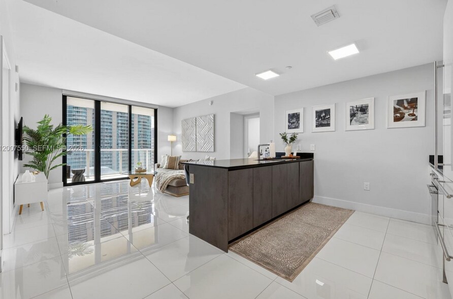 Building Photo - 1010 Brickell Ave