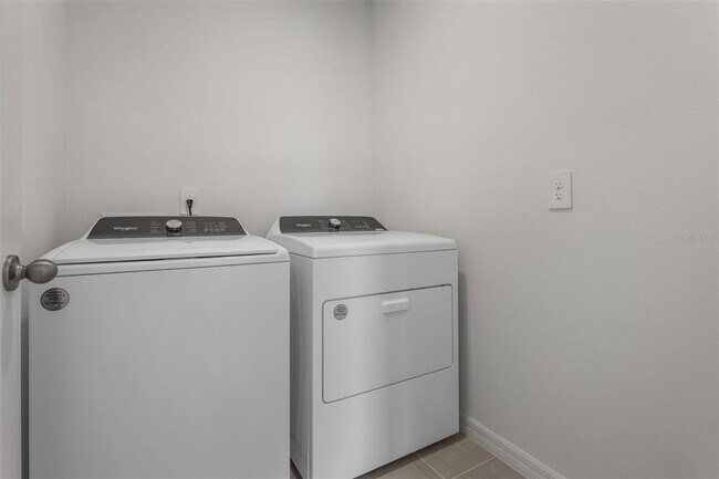 Building Photo - 3661 Portsmouth Ln
