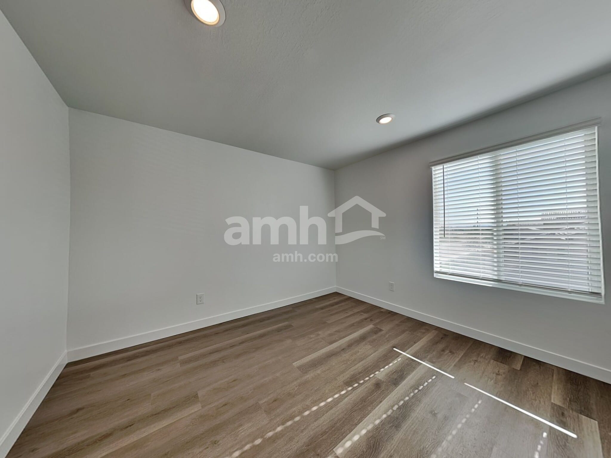 Building Photo - 20177 W Thomas Rd