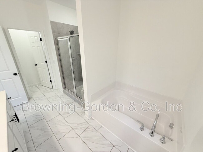 Building Photo - 312 Traywick Pl
