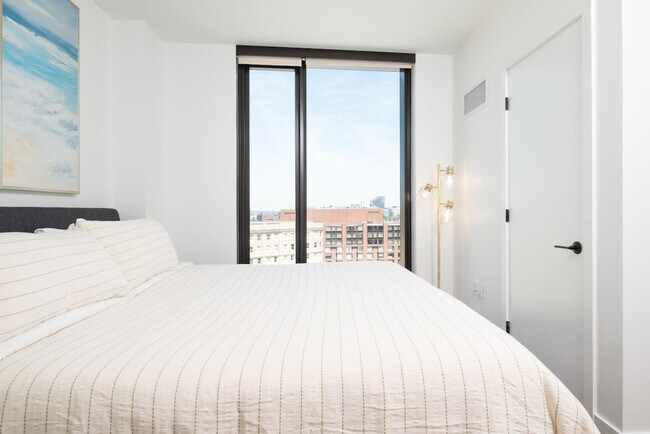 Building Photo - 212 Stuart St