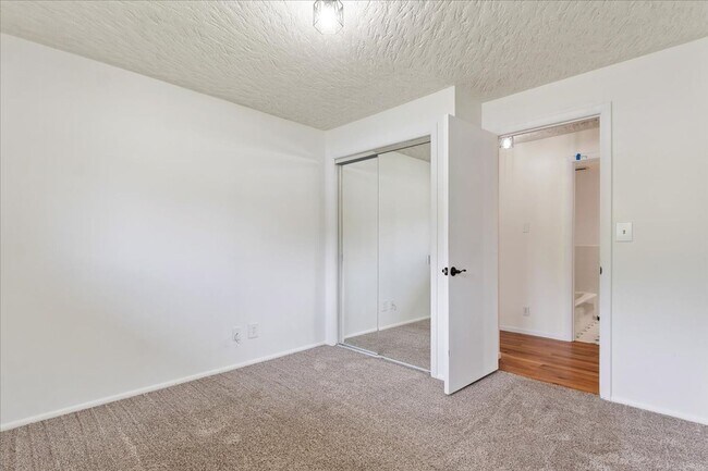 Building Photo - Perfect Family Home! 5 Beds, 3 Baths in Pl...